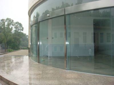 优雅弧线与智能驱动 弧形门与自动门展示新篇